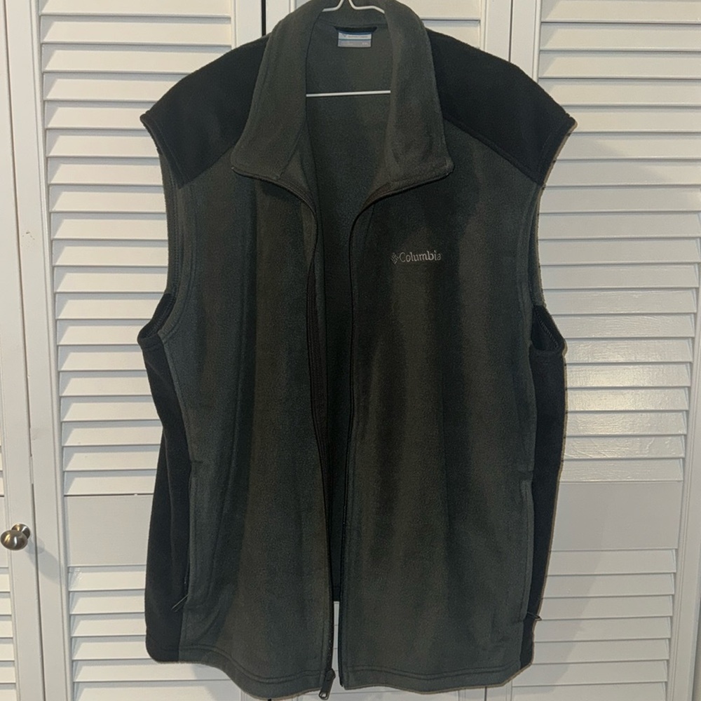 Columbia Men’s fleece vest